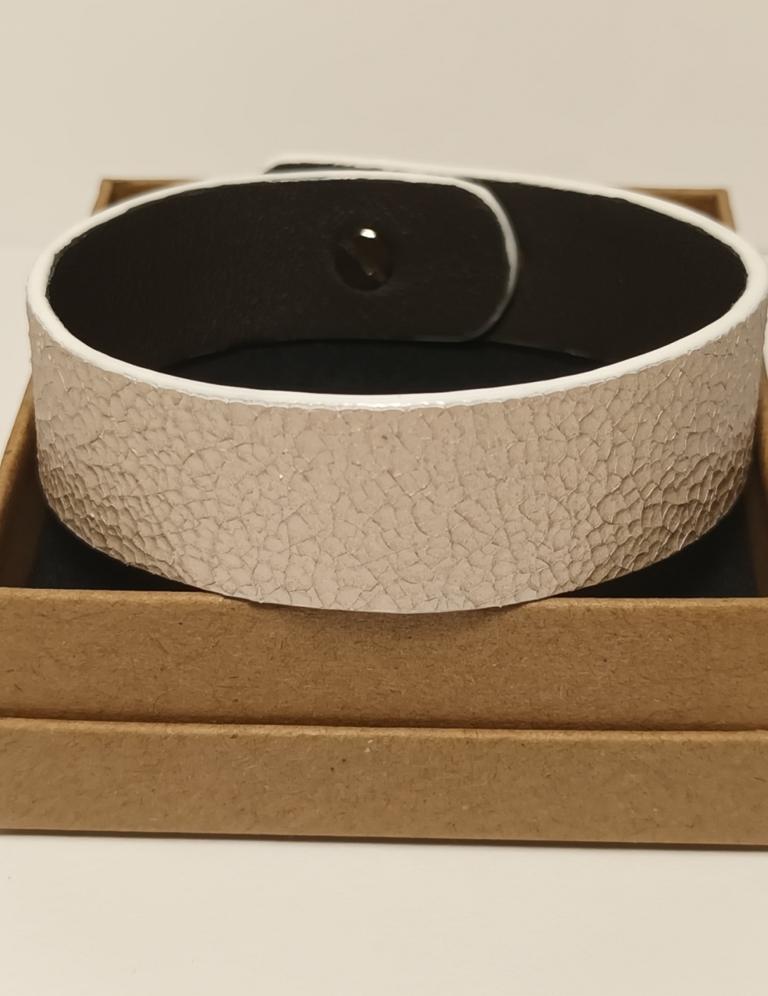 Bracelet beige rosé effet craquelé