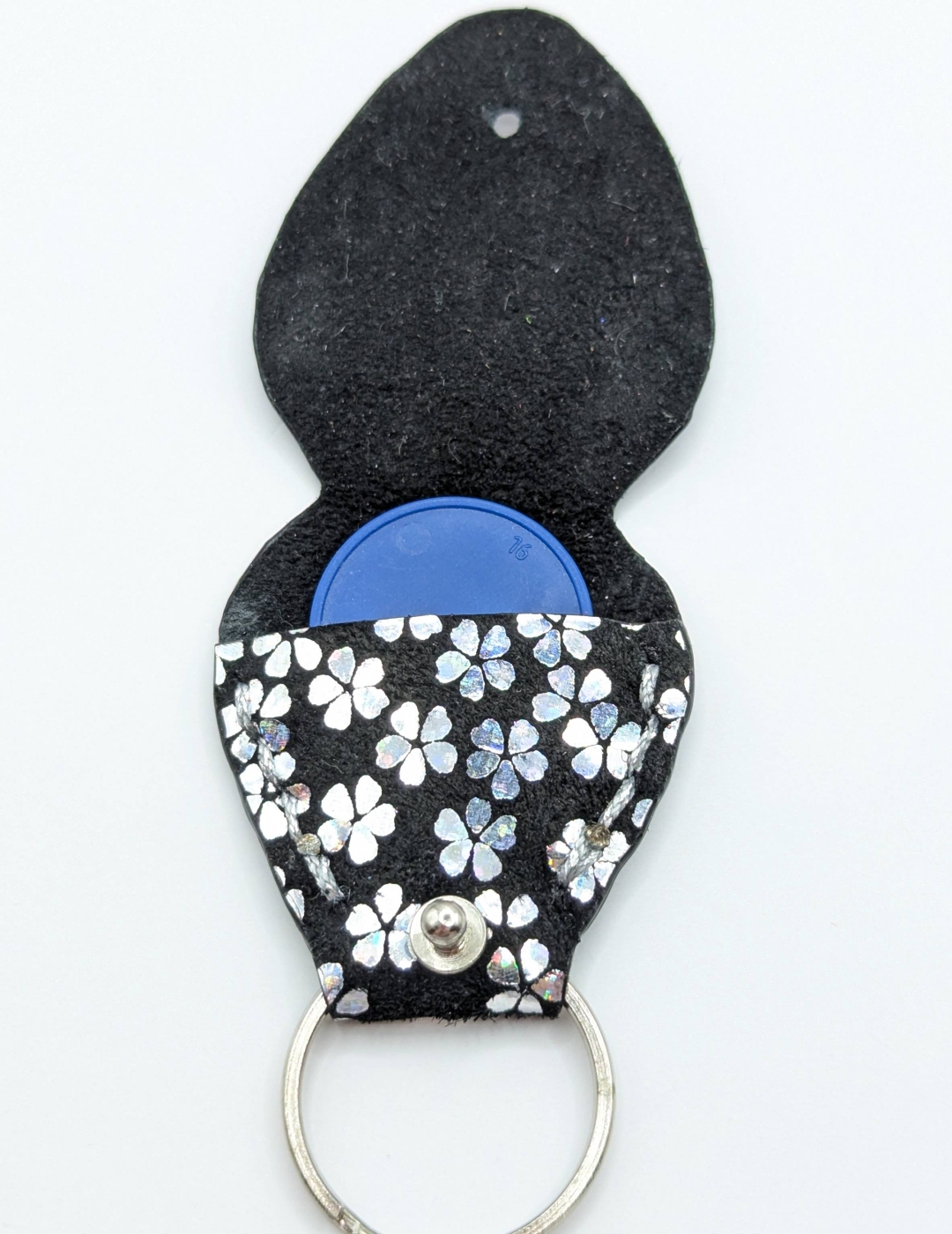 Étui à médiator Noir à petites fleurs argent