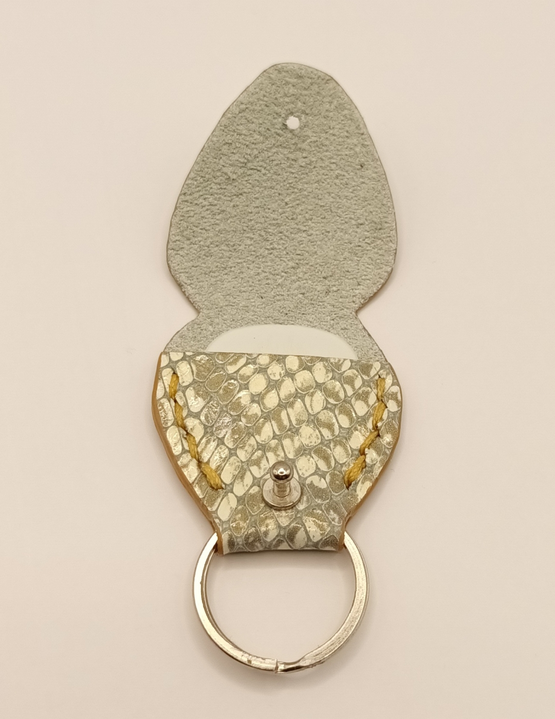 Étuis à médiator gris nacré effet python