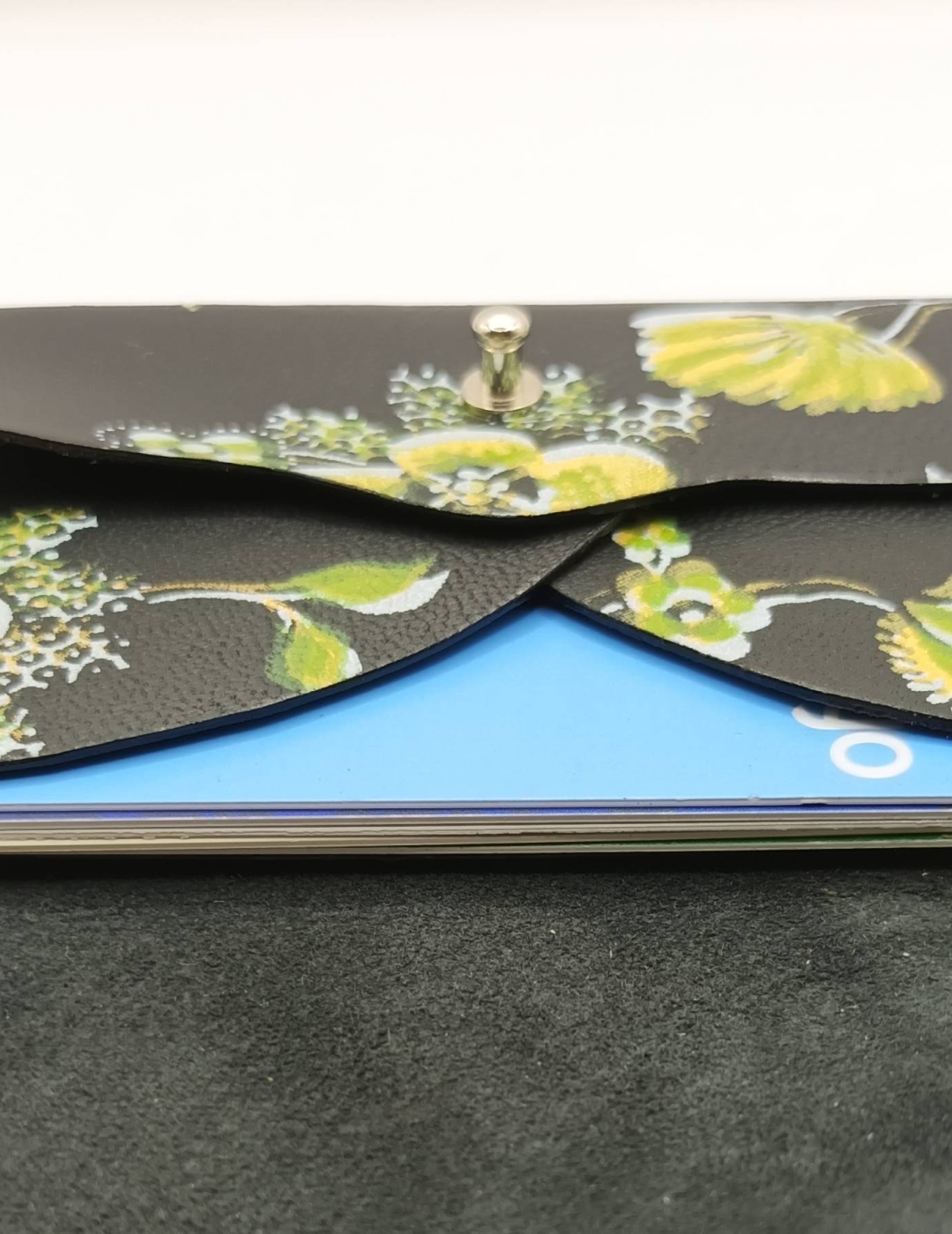 Porte-cartes Noir à fleurs vertes