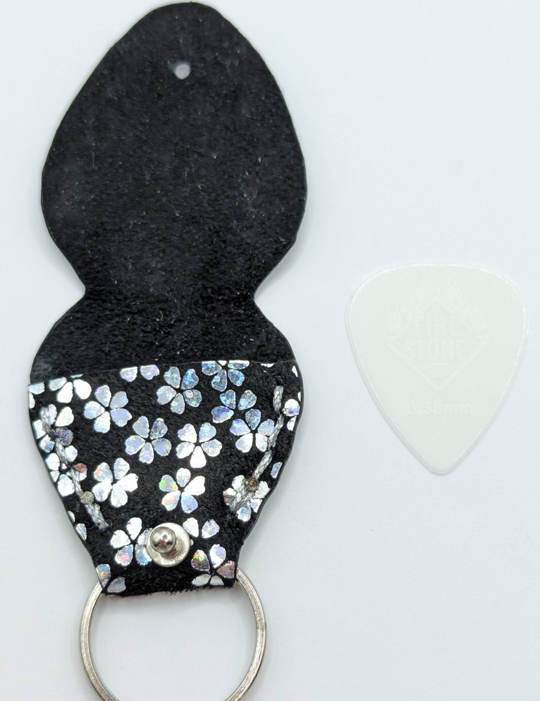 Étui à médiator Noir à petites fleurs argent