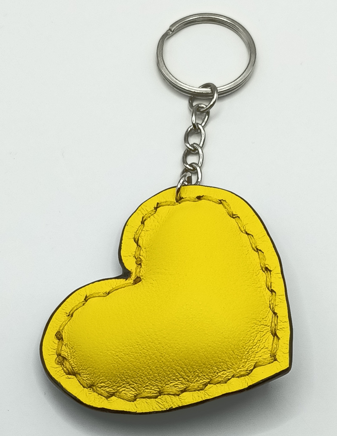 Porte-clés cœur jaune et noir fleuri