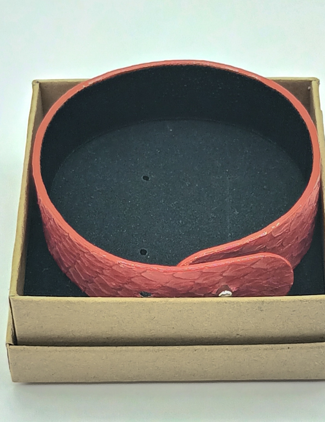 Bracelet rouge mat en saumon et noir