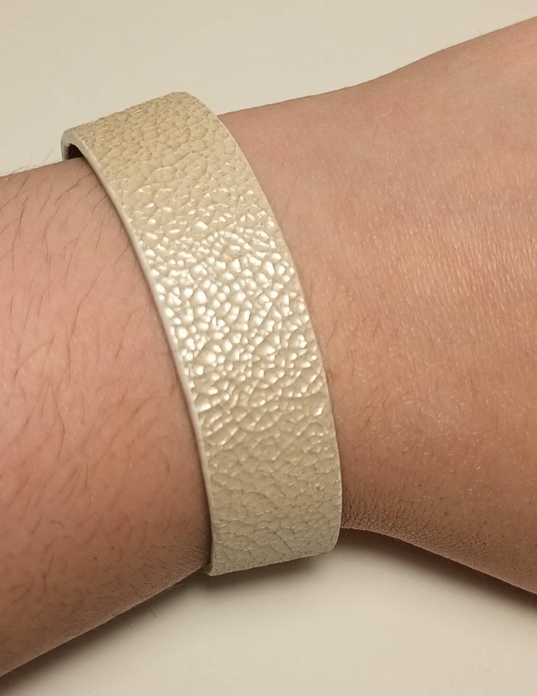 Bracelet beige rosé effet craquelé