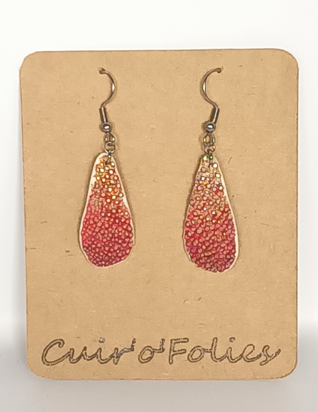 Boucles d’oreilles petite goutte en galuchat orangé holographique