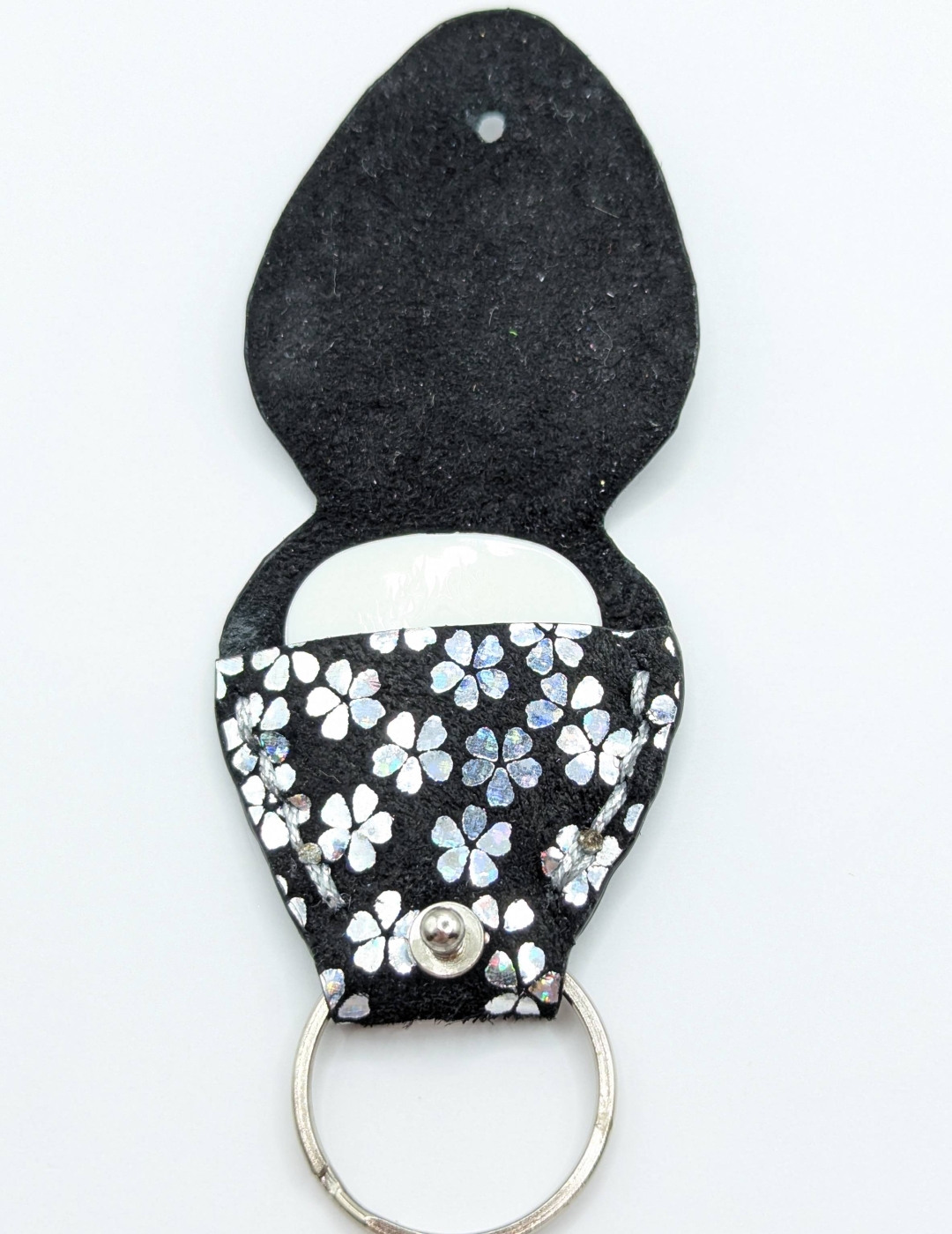 Étui à médiator Noir à petites fleurs argent