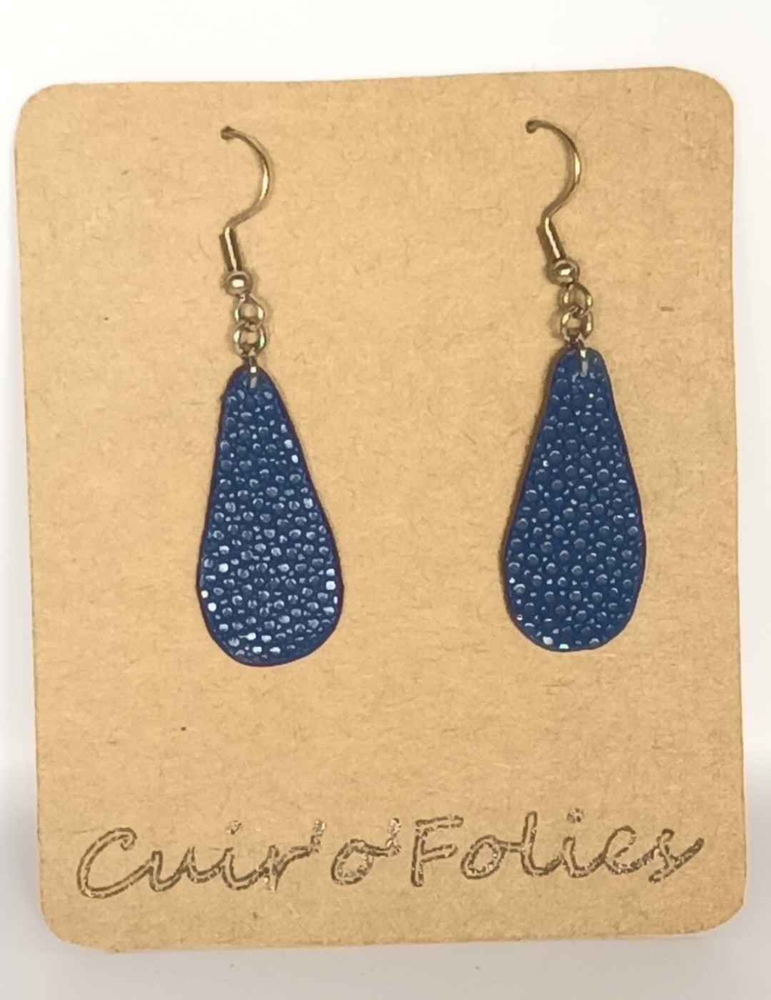 Boucles d’oreilles petite goutte en galuchat bleu foncé