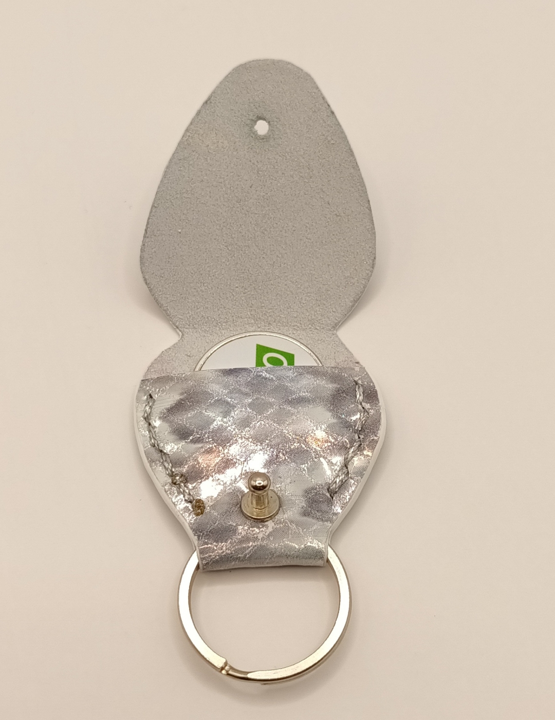 Étuis à médiator gris clair nuancé avec reflets argents effet python