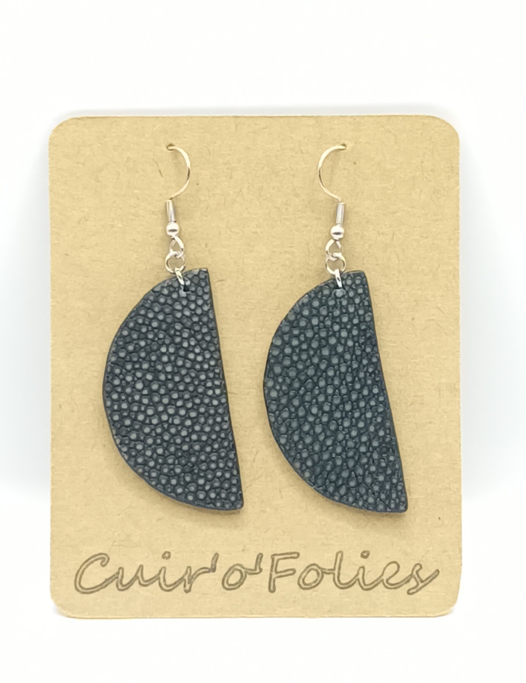 Boucles d’oreilles demi-lune en galuchat noire