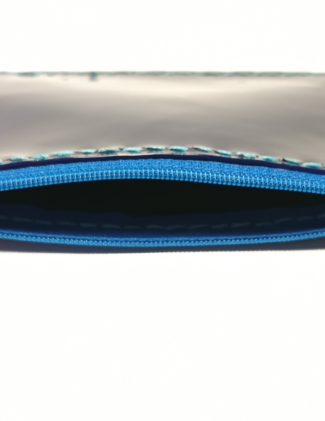 Porte-monnaie bleu vernis effet toile de jean et bleu