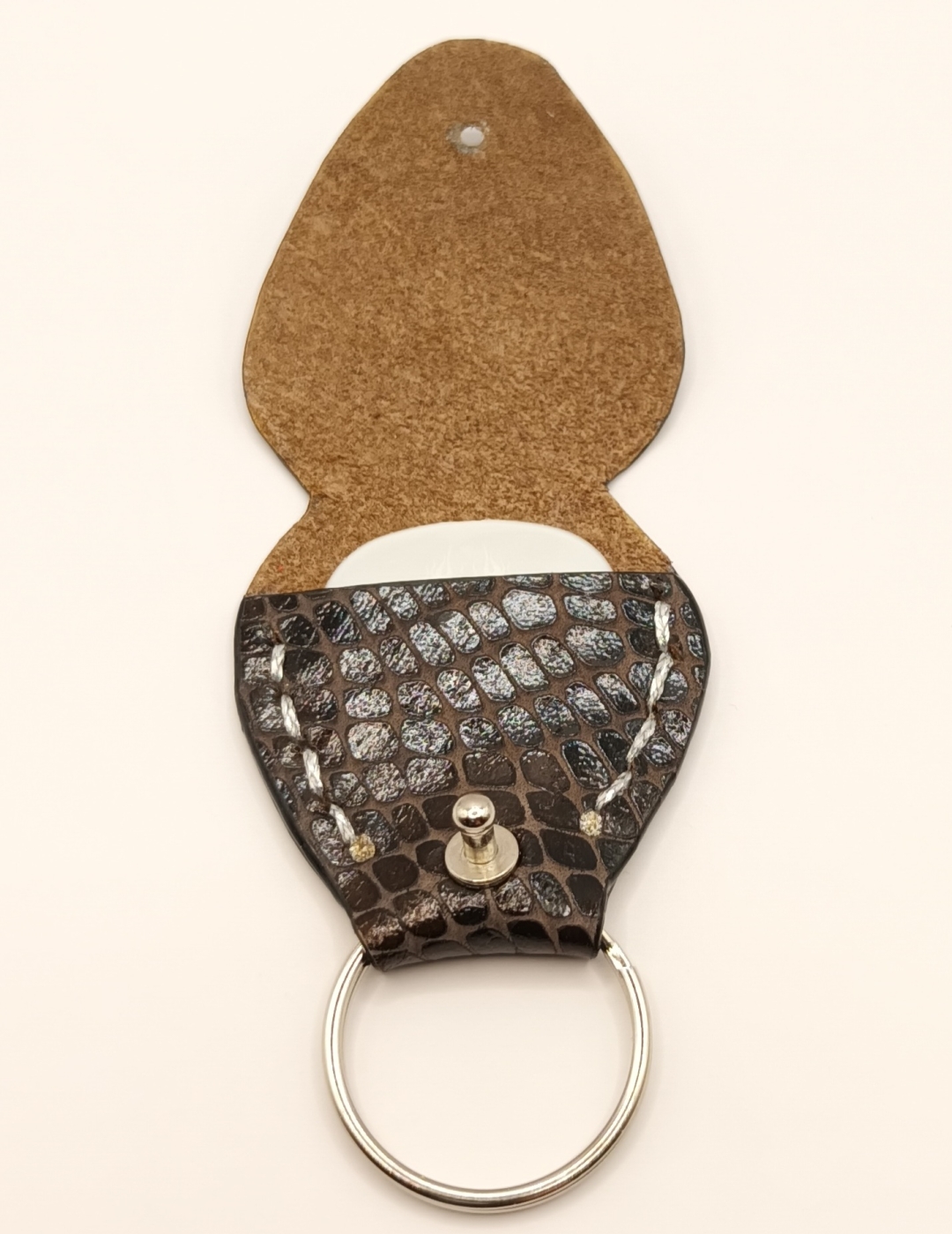 Étuis à médiator noir effet python