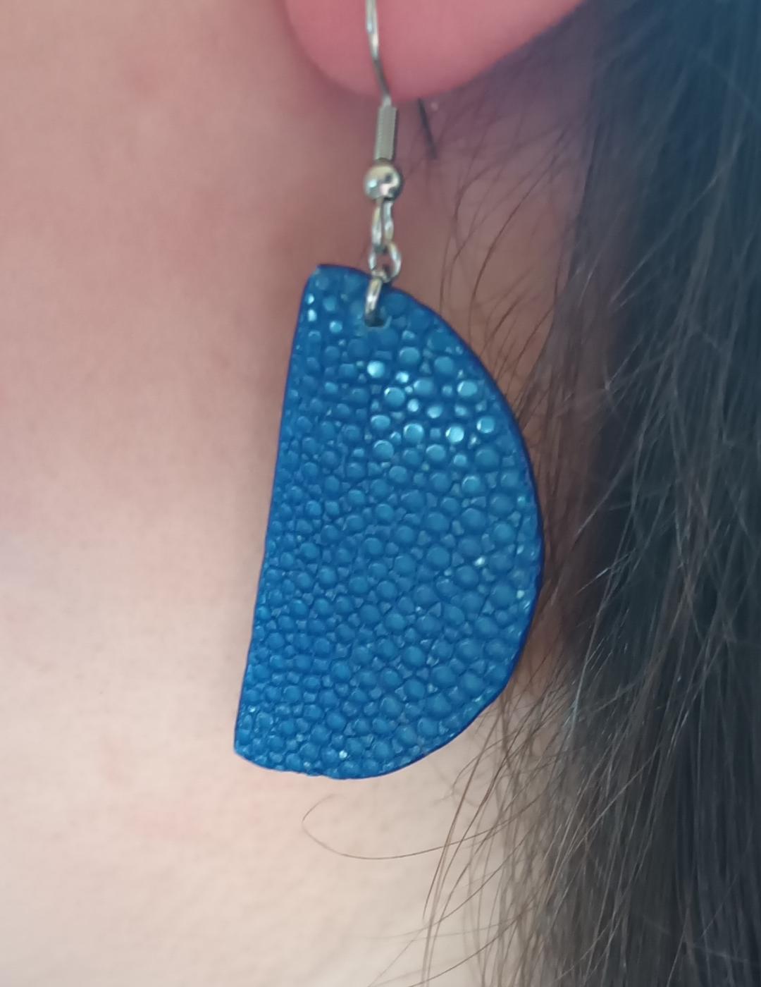 Boucles d’oreilles demi-lune en galuchat argent