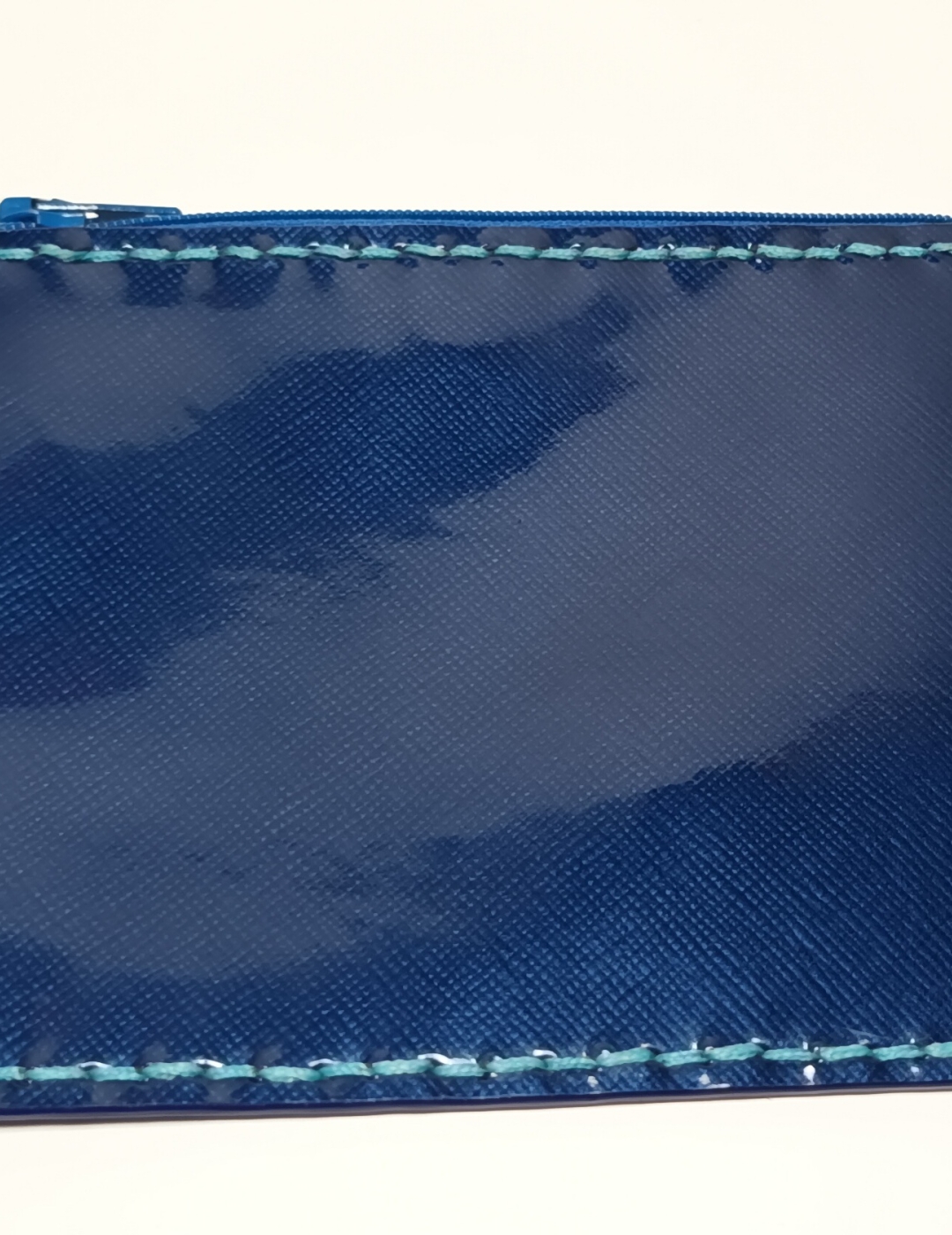 Porte-monnaie bleu vernis effet toile de jean et bleu