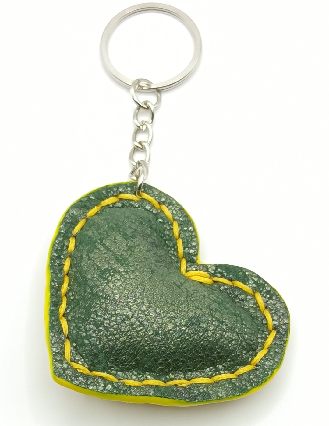 Porte-clés cœur jaune perlé et vert avec des reflets