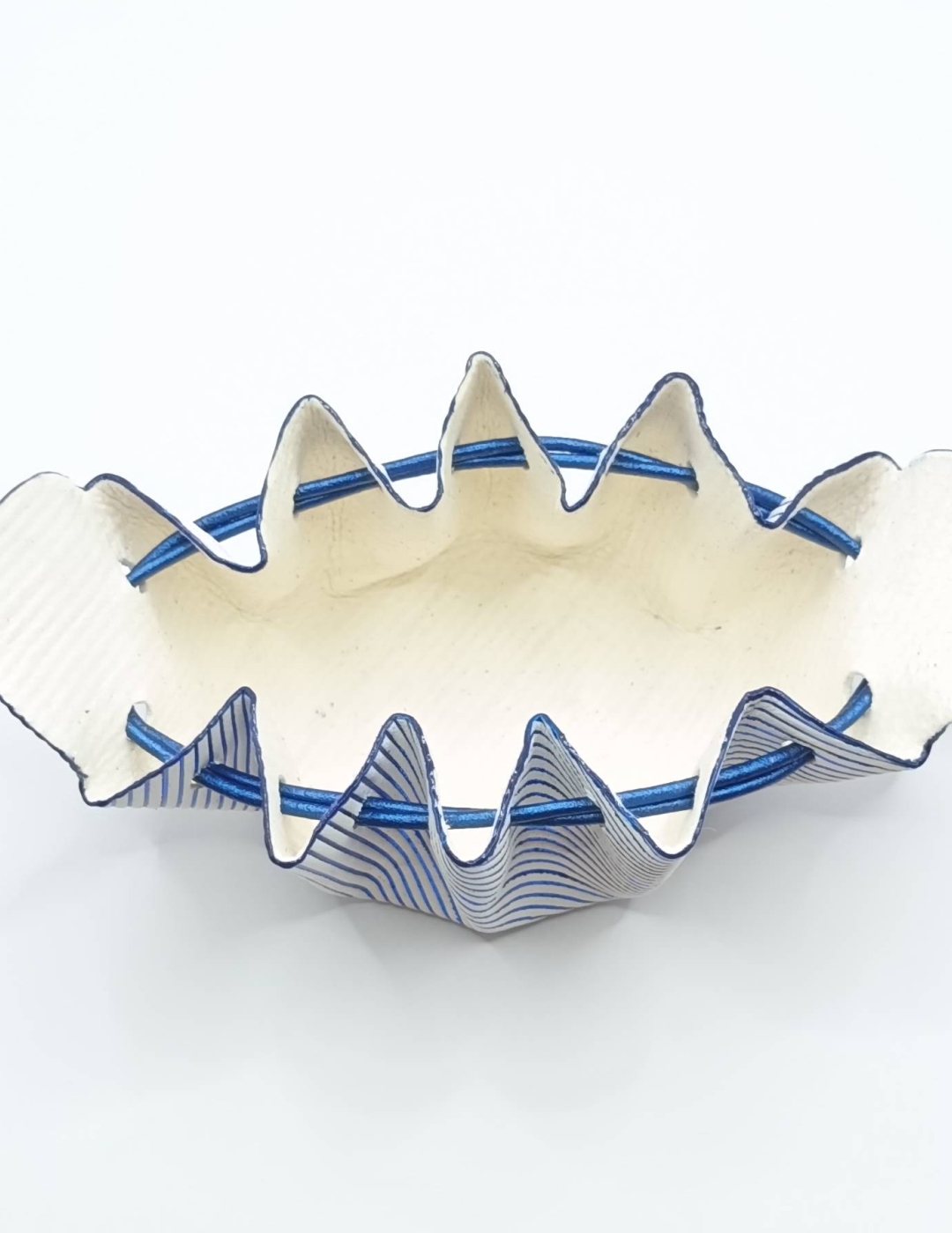 Petite bourse  blanche à rayures bleues métallisées