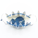 Petite bourse  blanche à rayures bleues métallisées