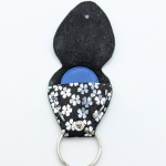 Étui à médiator Noir à petites fleurs argent