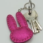Porte-clés lapin rose pailleté et rose