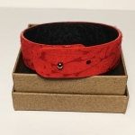 Bracelet rouge nervuré
