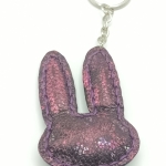 Porte-clés lapin prune à reflets et violet irisé