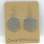 Boucles d’oreilles grand hexagone en galuchat  argent métallisé