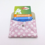 Porte-cartes Rose clair à petites fleurs blanches