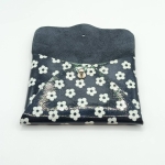 Porte-cartes Noir à petites fleurs blanches