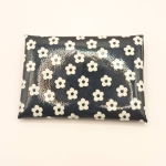 Porte-cartes Noir à petites fleurs blanches