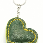 Porte-clés cœur jaune perlé et vert avec des reflets