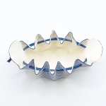 Petite bourse  blanche à rayures bleues métallisées