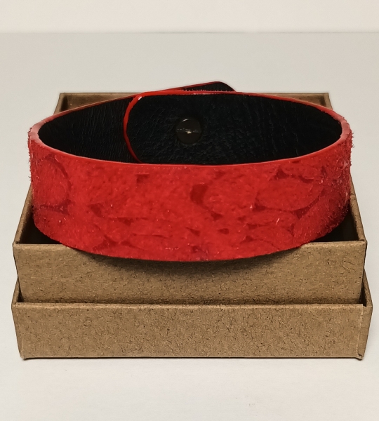 Bracelet rouge nervuré